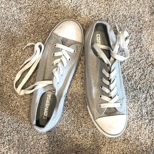 Gray converse shoes